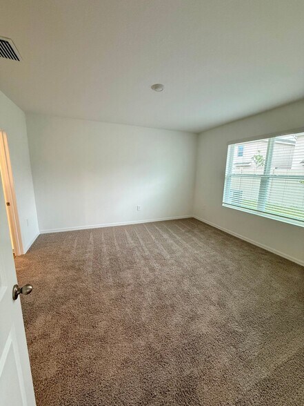 Building Photo - 32447 Weathered Oak Dr
