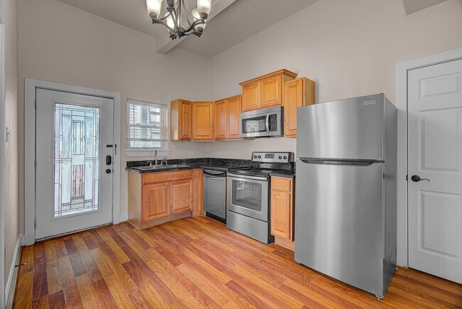 Building Photo - 1017 11th St