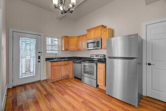 Building Photo - 1017 11th St