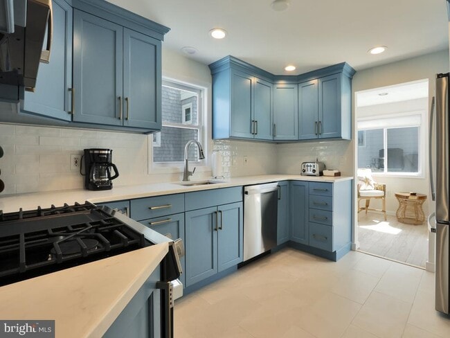 Building Photo - 121 E Sand Dune Ln