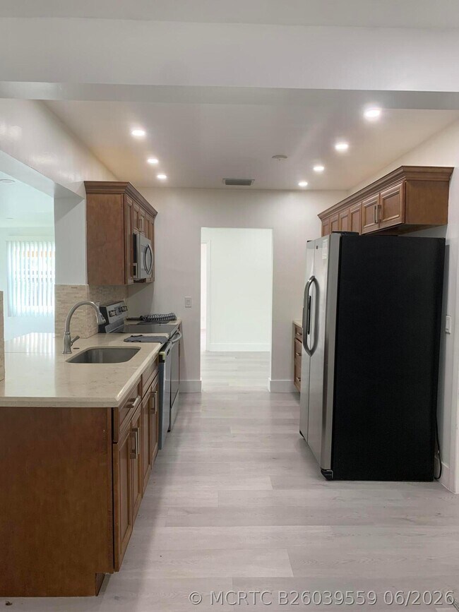 Building Photo - 4005 NW 76th Ave