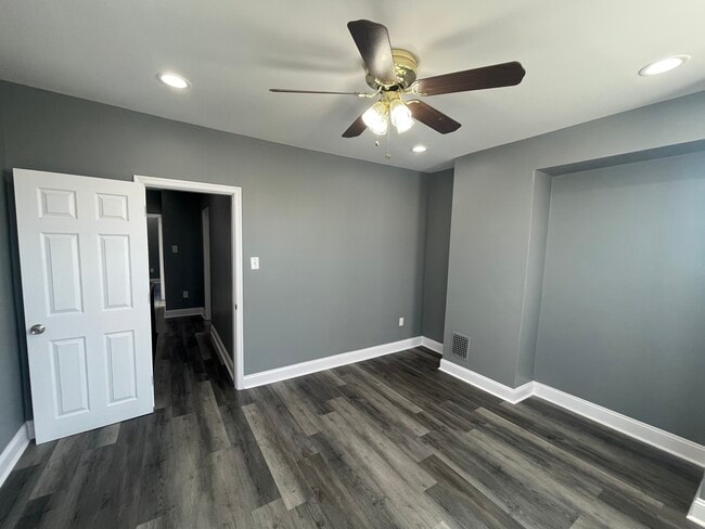 Building Photo - 1611 S Yewdall St