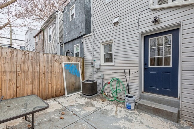 Building Photo - Newly Renovated Single Family Brewerytown