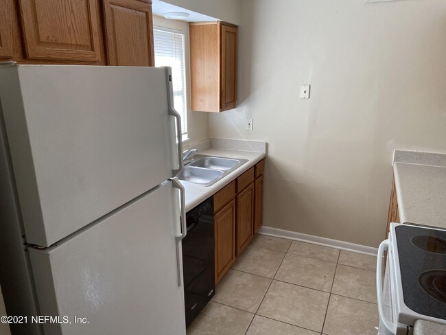 Primary Photo - 1950 Paine Ave