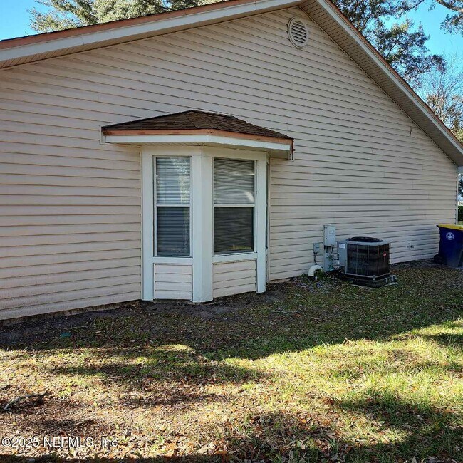 Building Photo - 2210 Captain Kidd Dr