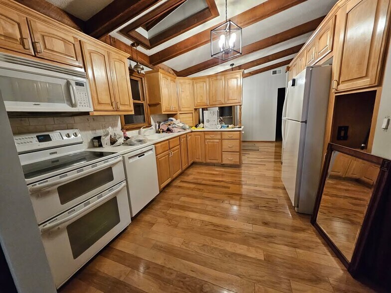 Building Photo - 11260 Fernbrook Ln N