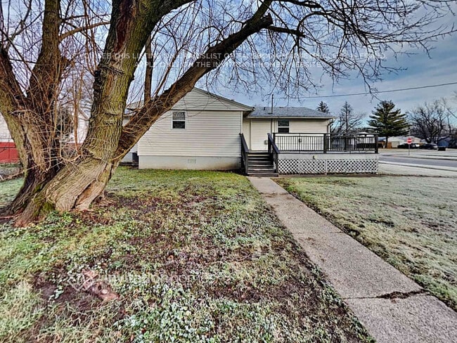 Building Photo - 334 E Center St