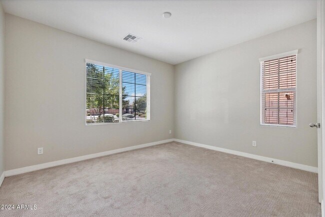 Building Photo - 10630 W Pinchot Ave