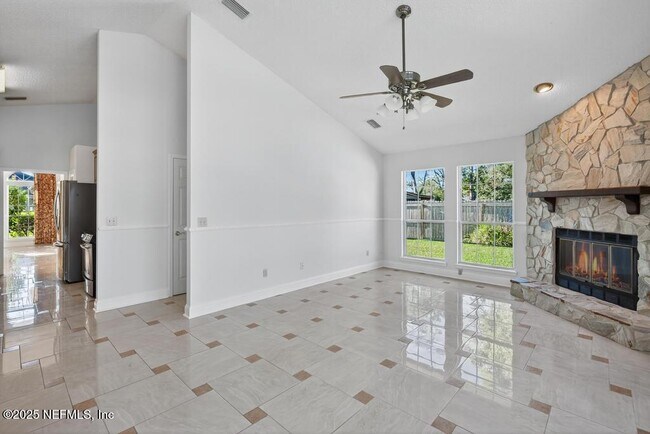 Building Photo - 4851 Jaybird Cir N
