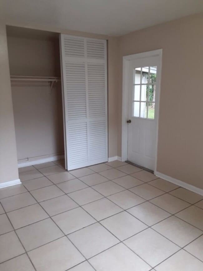 Building Photo - 3 Bed 1 Bath Home | Pet Friendly | Washer Dryer Hook Ups | Section 8 Welcome