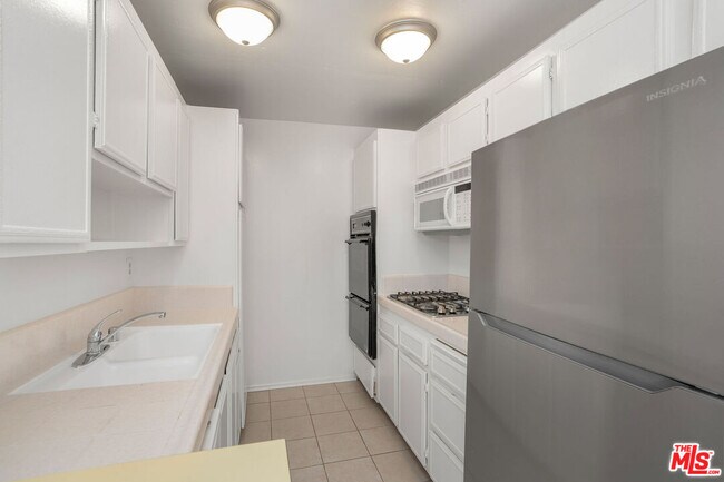 Building Photo - 953 4th St