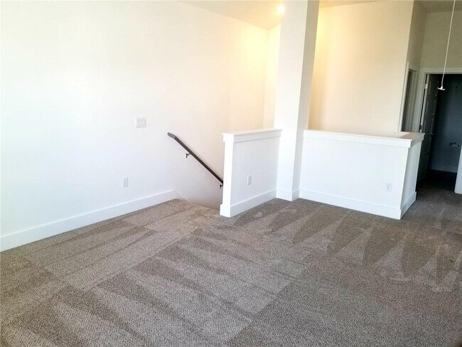 Building Photo - 1614 Roseburg Dr