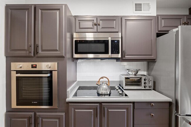 Building Photo - 5332 Balcones Dr