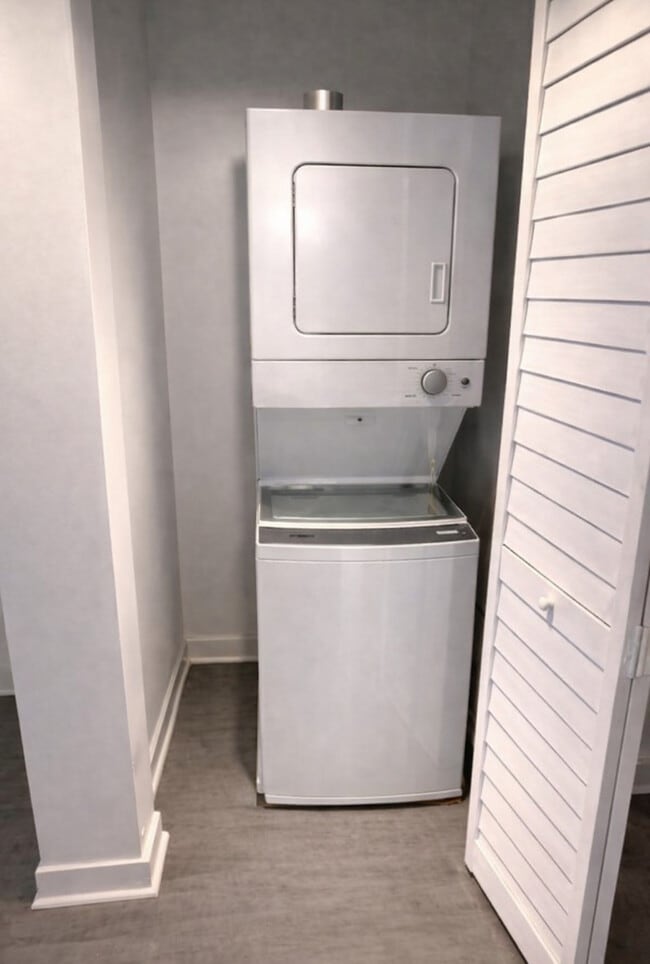 Building Photo - 4519 W Thomas St