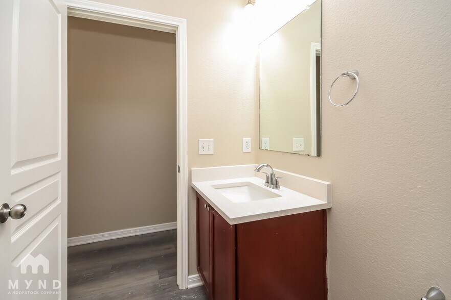 Building Photo - 6607 Dayridge Ln