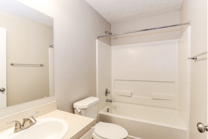 Building Photo - 6515 Ashbrook Village Dr
