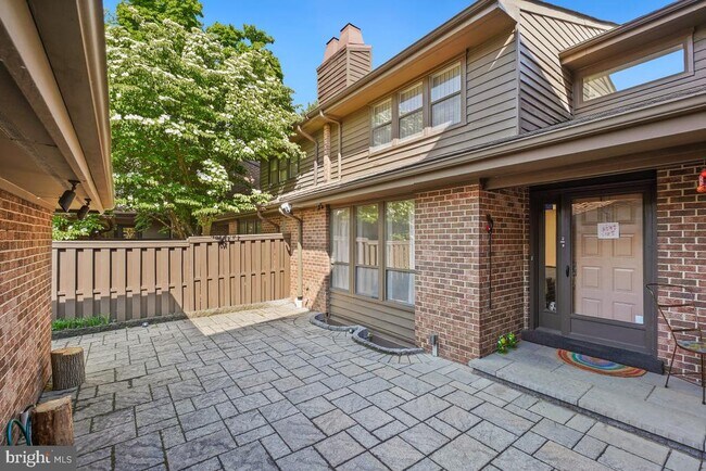 Building Photo - 5351 Strathmore Ave