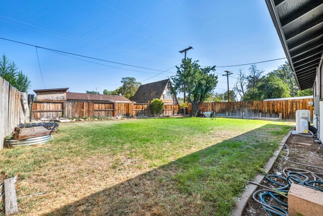 Building Photo - 785 Casazza Dr