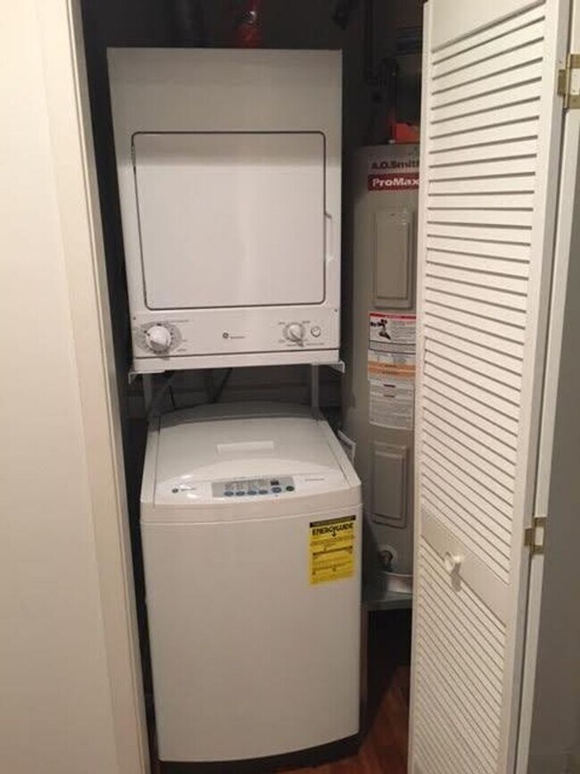 Building Photo - Lehigh Riverport 2 Bedroom Condo