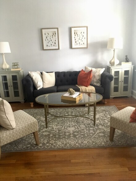 living room - 825 Kentucky Ave SE