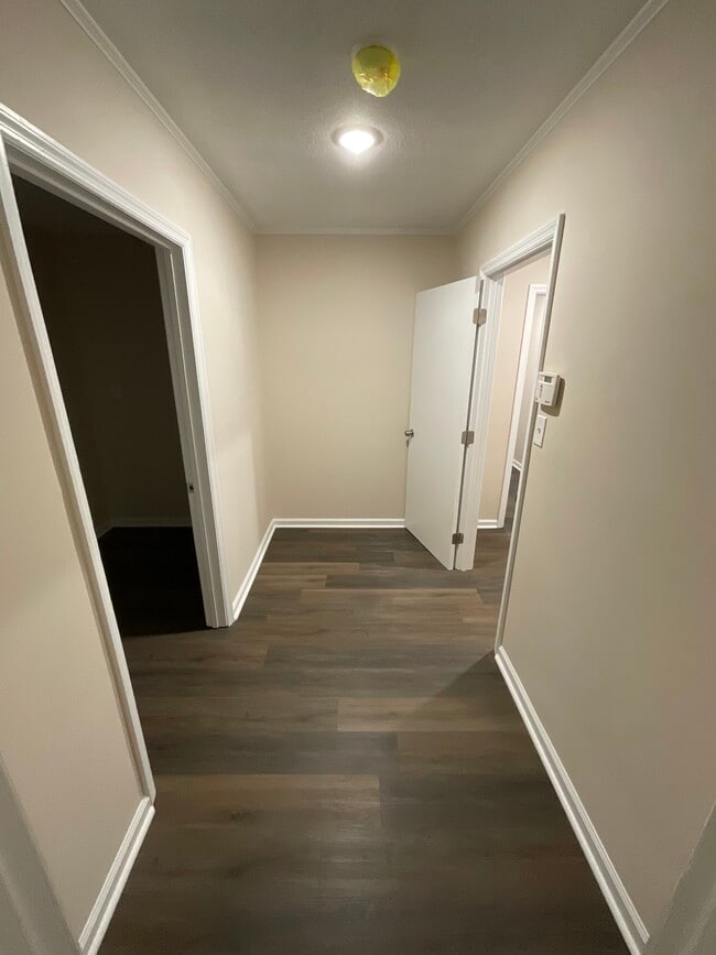Building Photo - 1210 Dunwoody Dr
