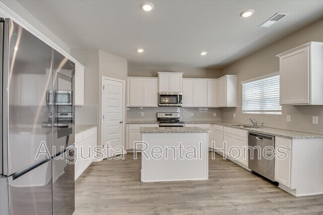 Building Photo - 560 Post Oak Ln