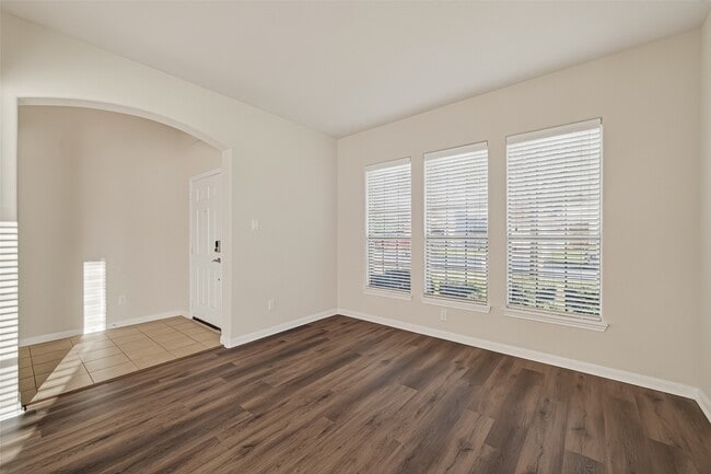 Building Photo - 25354 Holton Ridge Dr