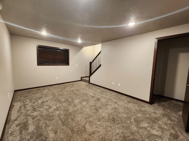Building Photo - Modern 4bed/4bath near Jefferson Highschool