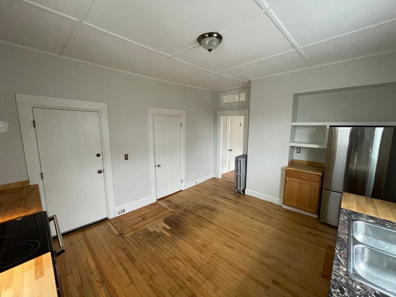 Kitchen w/ stainless steel appliances. - 18 North St
