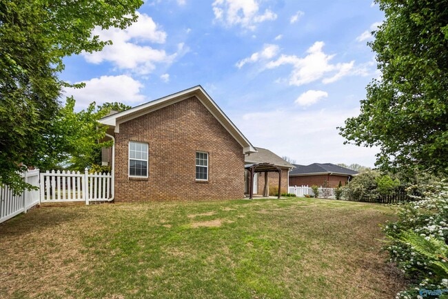 Building Photo - 5104 Frankford Dr SE