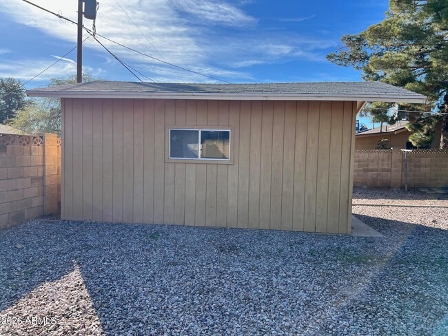 Building Photo - 551 W Gail Dr