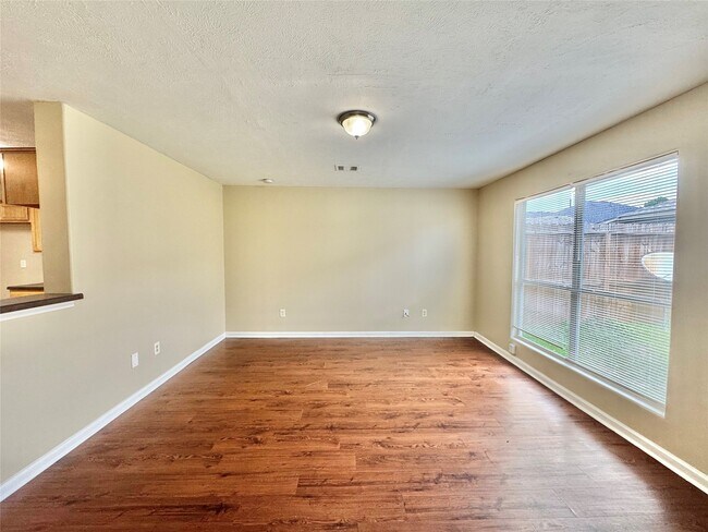 Building Photo - 10618 Pine Landing Dr