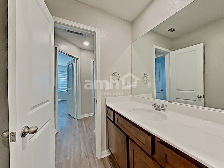 Building Photo - 3410 Ridge HillPkwy