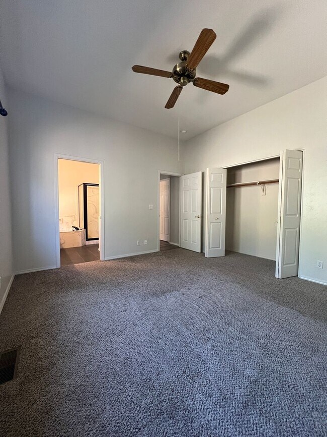 Building Photo - 3 Bedroom 2 Bath Home Overlooking Thumb Butte ~ Forest Trails