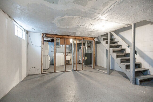 Building Photo - 2 BED 1 BATH BEAUTIFUL SINGLE FAMILY HOME