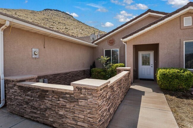 Building Photo - 3 Bedroom Home With Valley Views In St. George