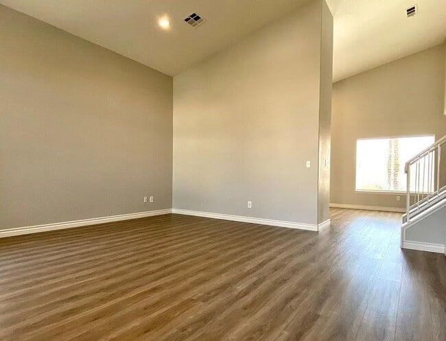 Building Photo - 9317 Mountain Rise Ave