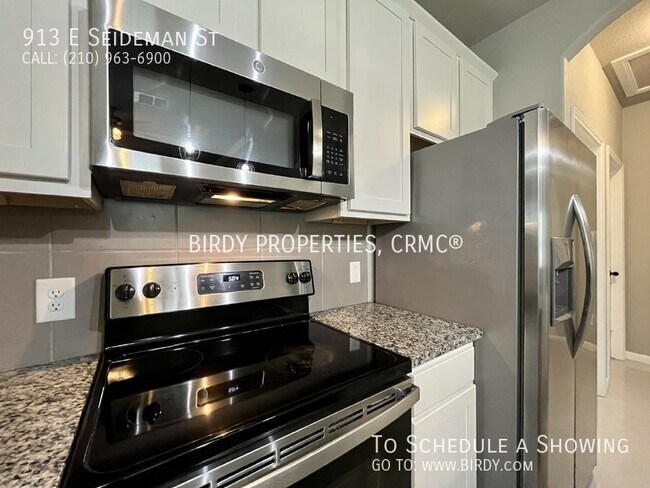 Building Photo - 913 E Seidemann St