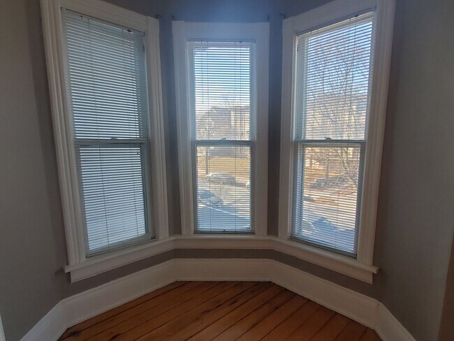 Building Photo - 2054 N Cambridge Ave