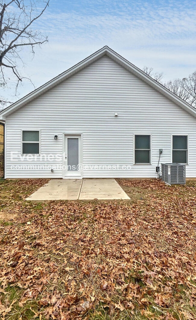 Building Photo - 310 N Correll St