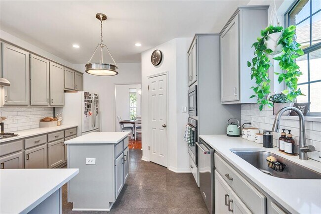 Building Photo - 308 Chesapeake Bay Ln S