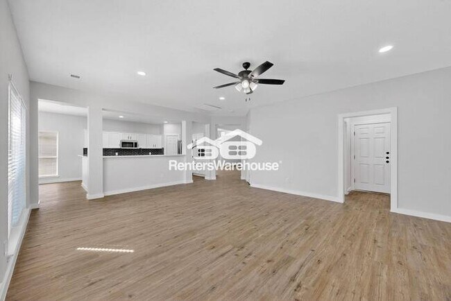 Building Photo - MOVE IN READY Denton Home