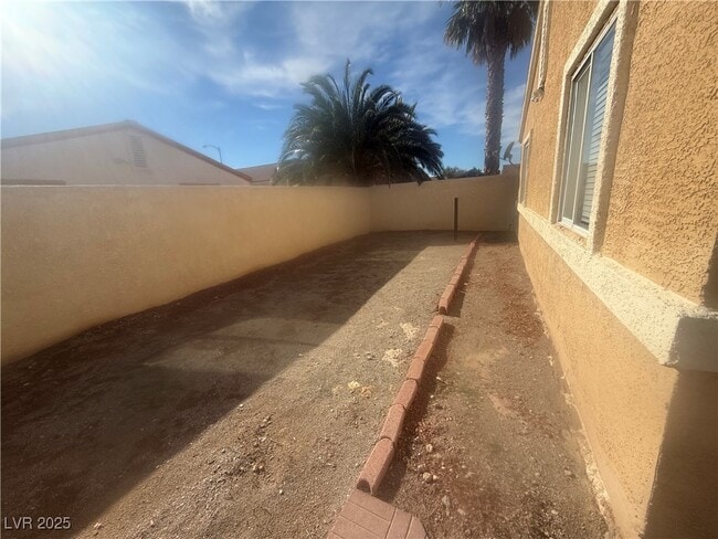 Building Photo - 2113 Velvet Hill Ave