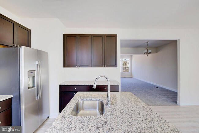 Building Photo - 29 Independence Ct