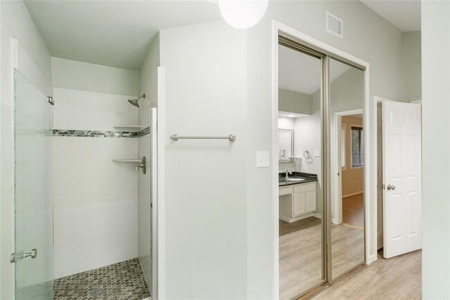 Building Photo - 2207 Brook View Ln