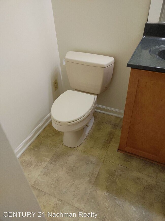 Building Photo - 2 br, 2.5 bath House - 676 Oleander Circle