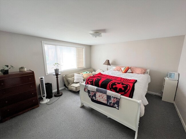 Building Photo - Spacious 1 Bdr Apt Across from KSU - Preleasing for 26/27 School Year!