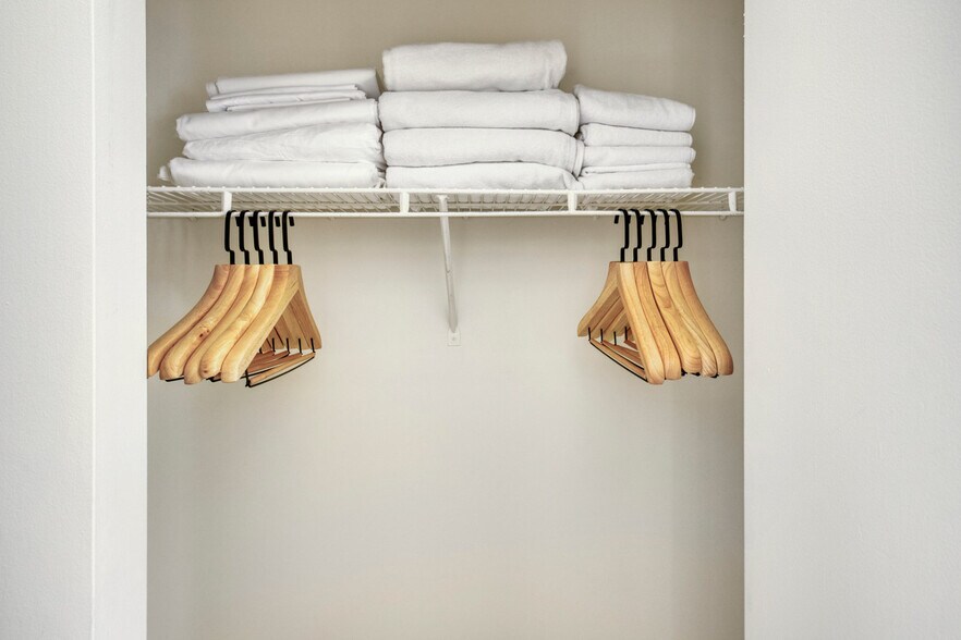 Building Photo - 4650 Washington Blvd