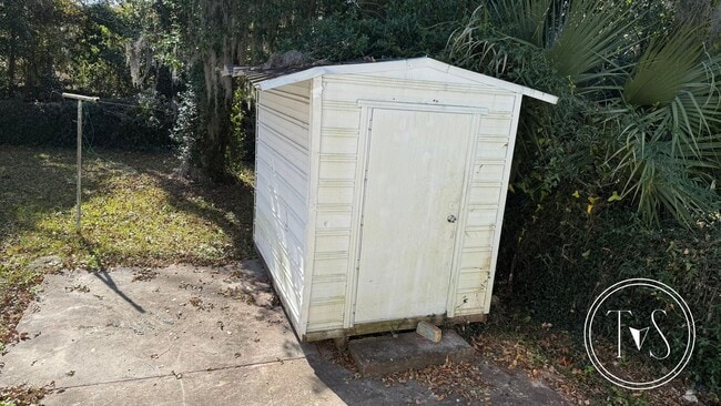 Building Photo - 1011 W 53rd St