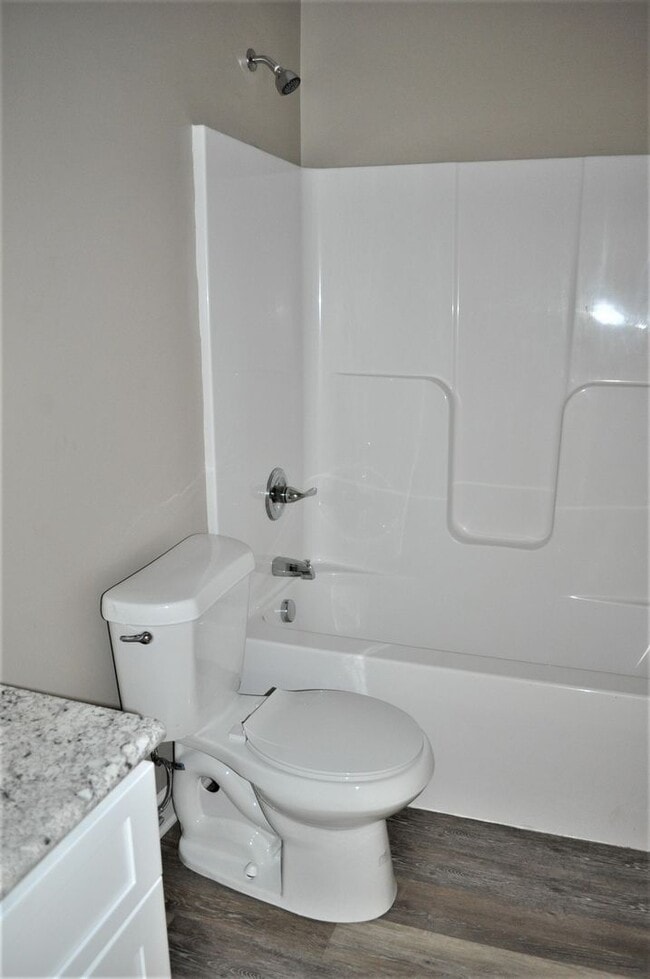 Building Photo - 216 Fern Bank Dr